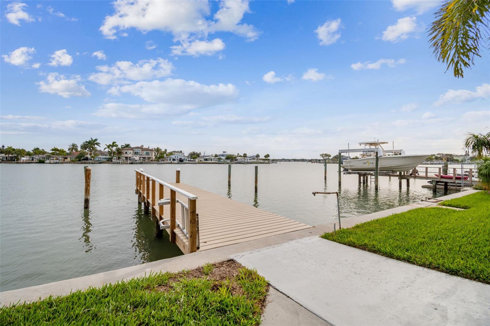 Image 40 of 66 For 2411 Bay Boulevard 3