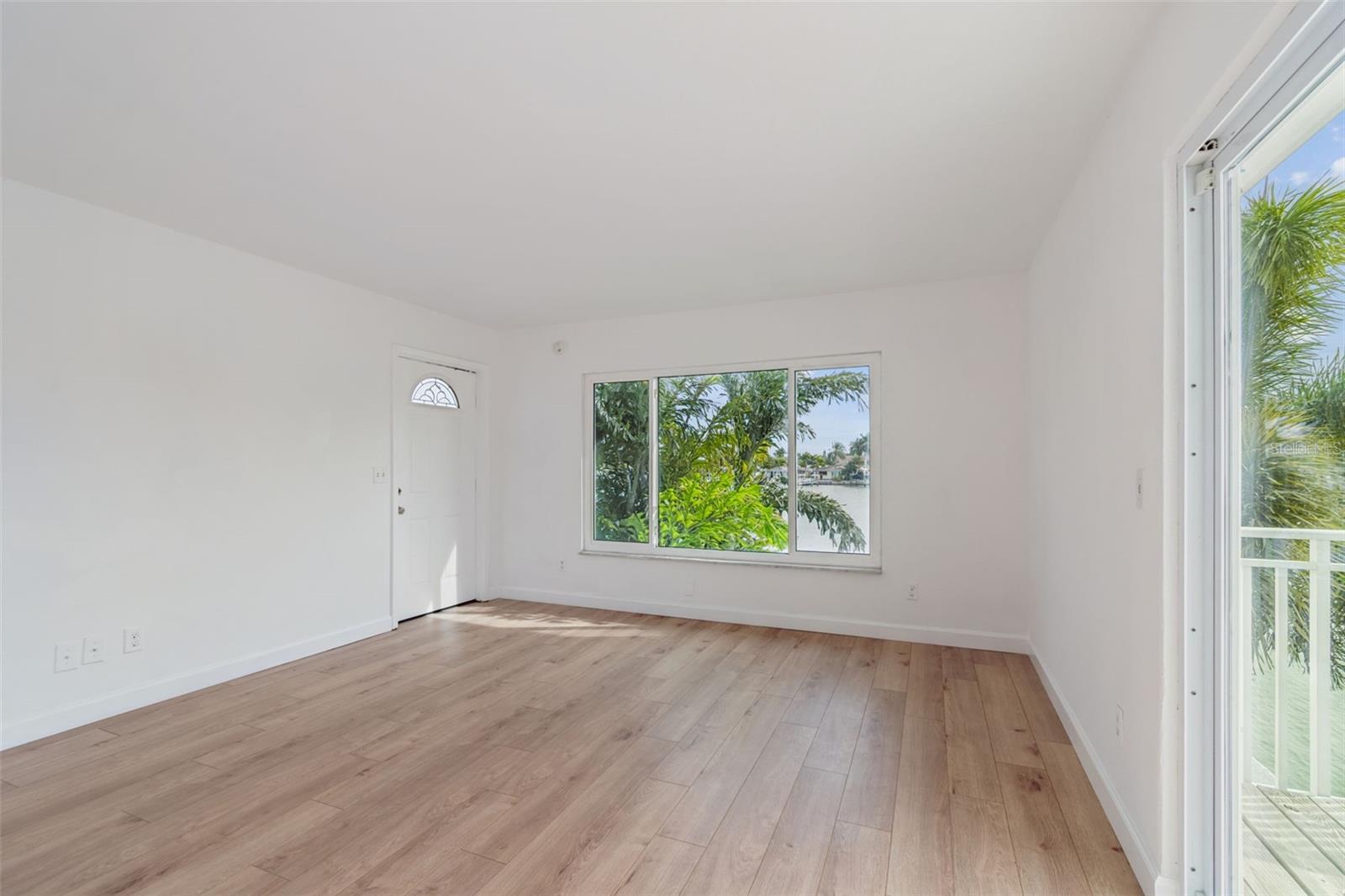 Image 7 of 66 For 2411 Bay Boulevard 3