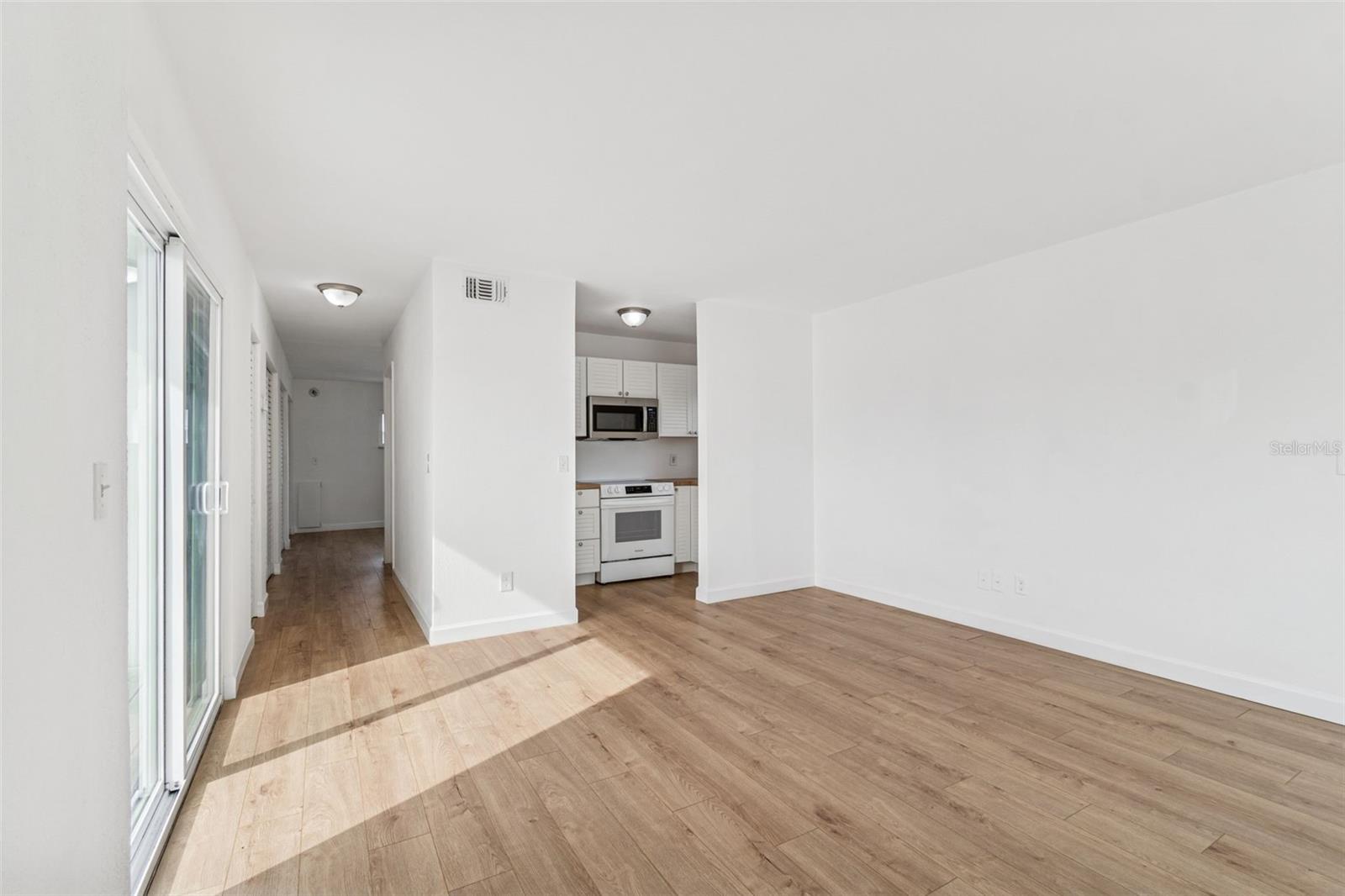 Image 8 of 66 For 2411 Bay Boulevard 3