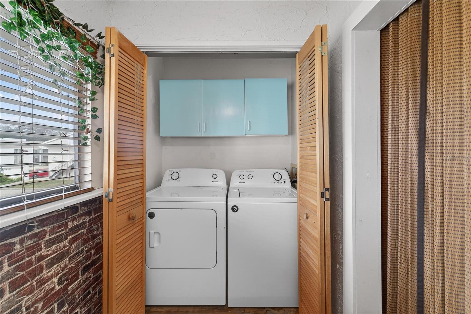 Image 16 of 41 For 3806 Oak Drive V22