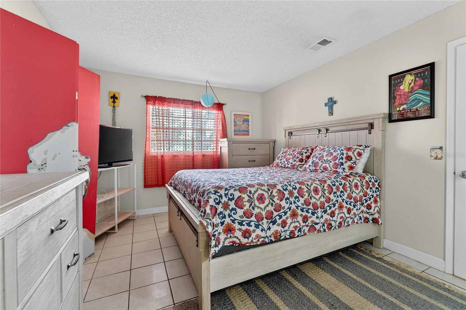 Image 21 of 41 For 3806 Oak Drive V22