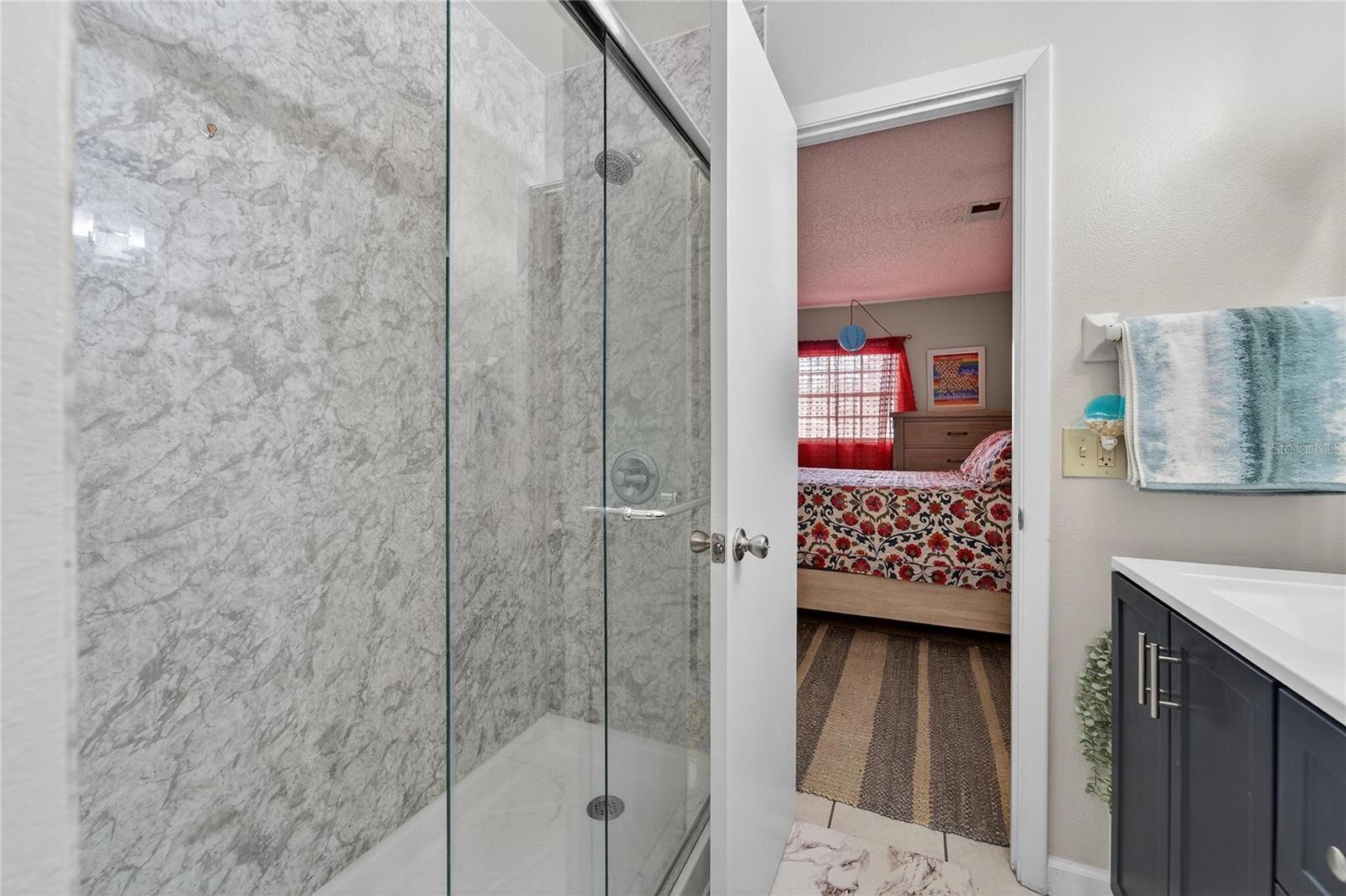 Image 22 of 41 For 3806 Oak Drive V22