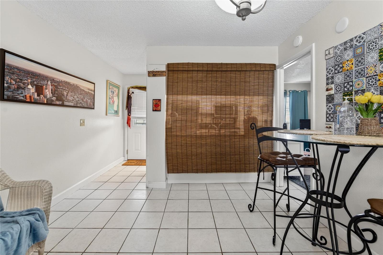 Image 6 of 41 For 3806 Oak Drive V22