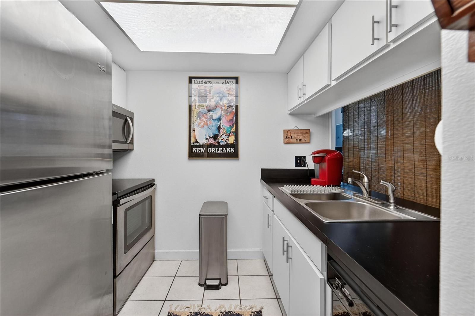 Image 7 of 41 For 3806 Oak Drive V22