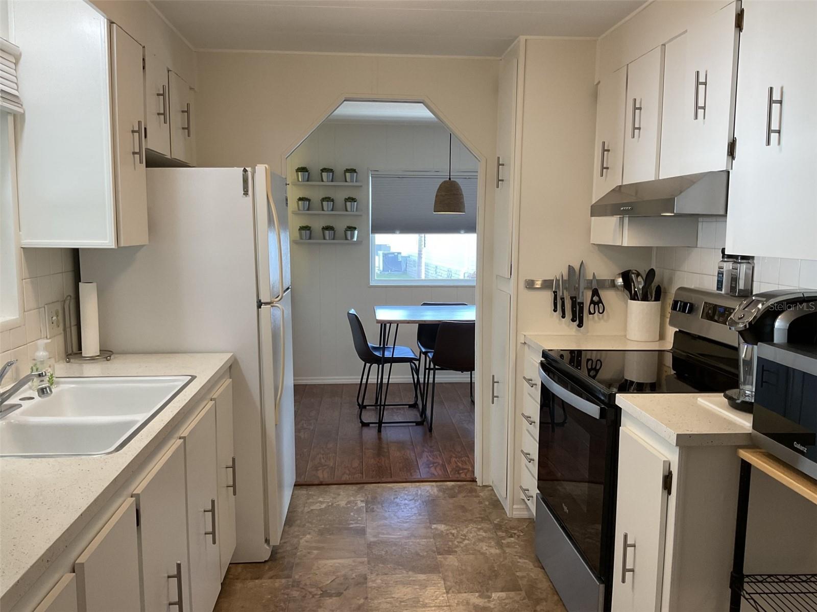 Image 11 of 28 For 72 Pindo Palm Street W