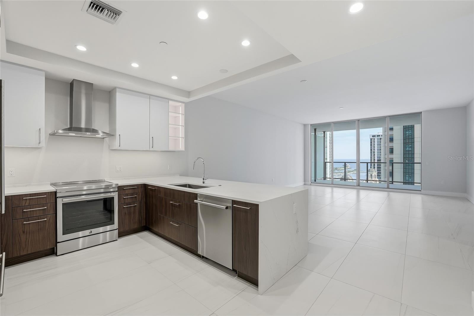 Image 10 of 99 For 275 1st Ave S  1804