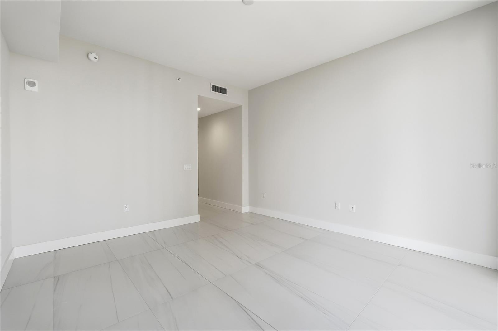 Image 25 of 99 For 275 1st Ave S  1804