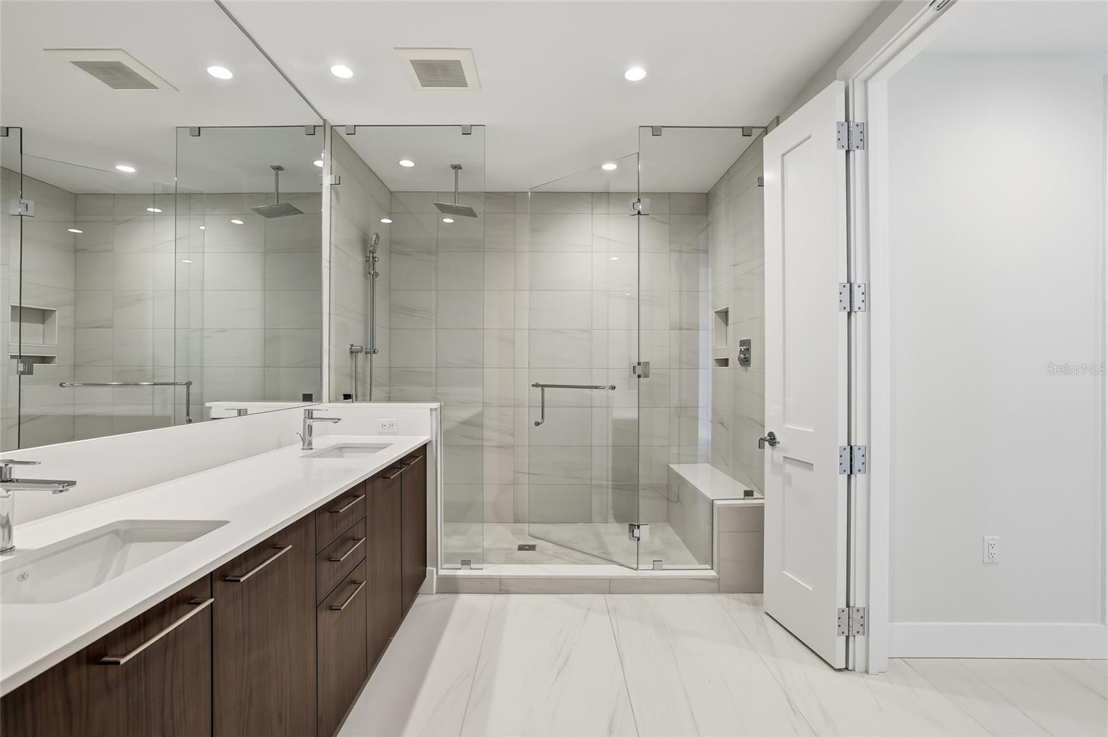 Image 28 of 99 For 275 1st Ave S  1804