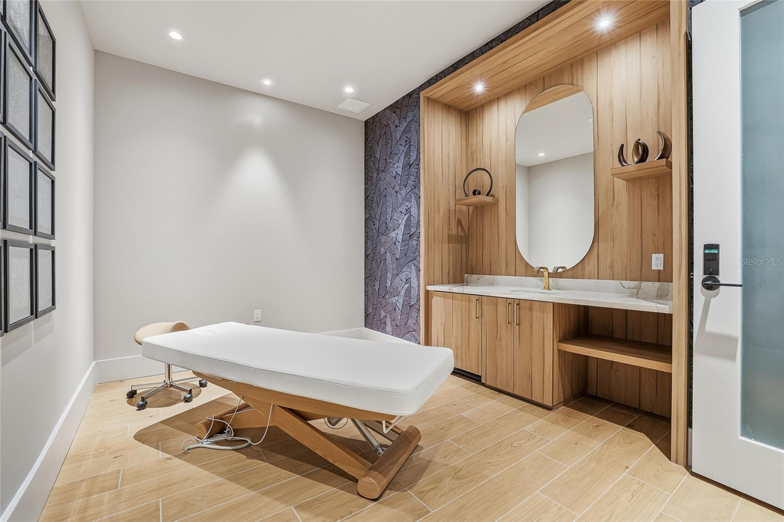 Image 72 of 99 For 275 1st Ave S  1804