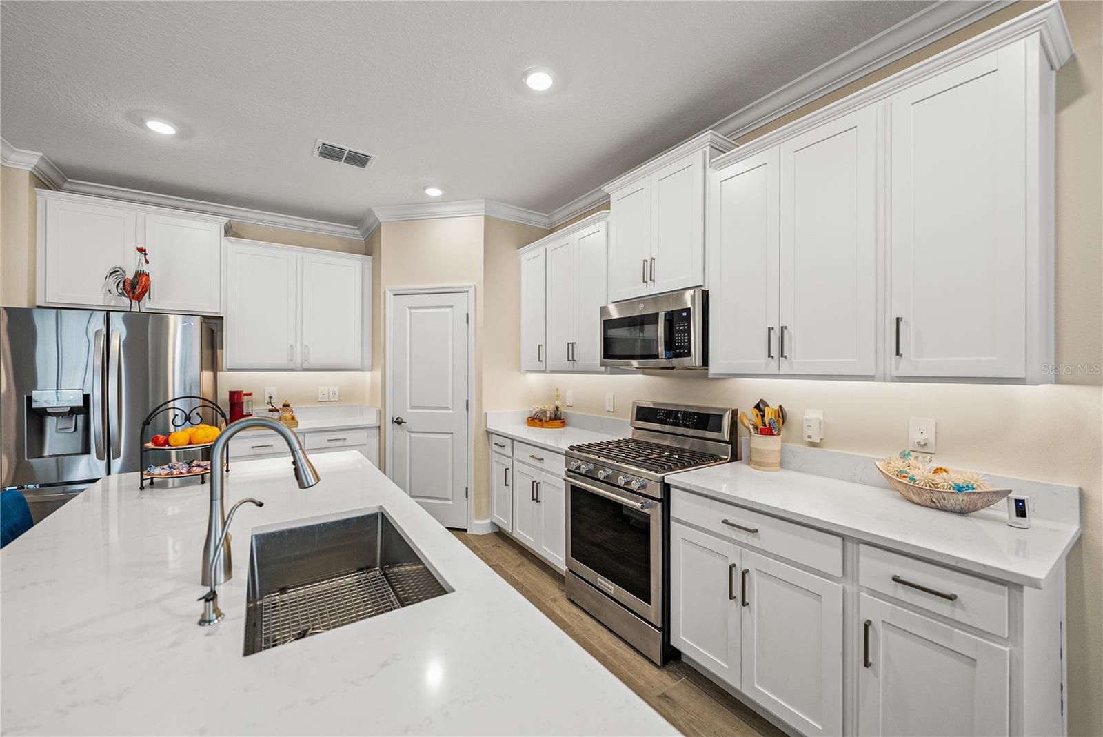 Image 20 of 63 For 17418 Holly Well Avenue