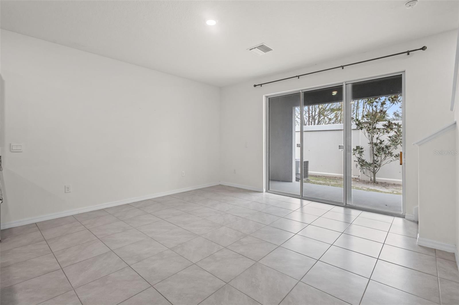 Image 19 of 38 For 2926 Suncoast Plains Drive