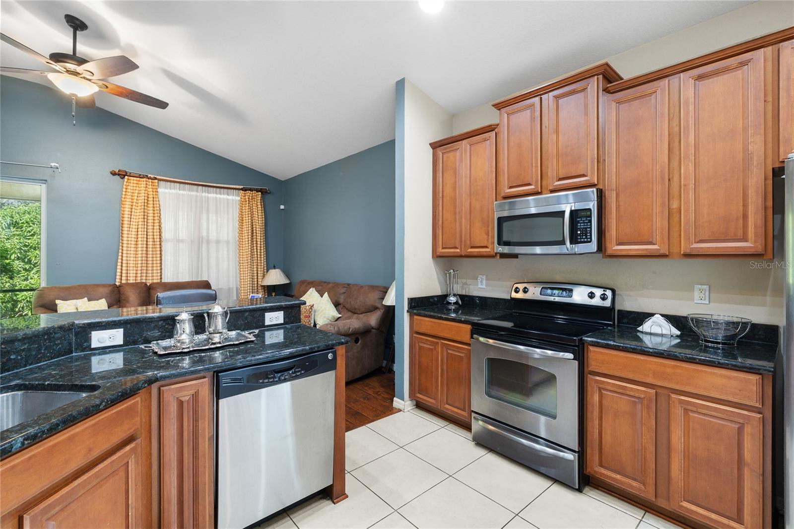 Image 10 of 49 For 10925 Rockledge View Drive