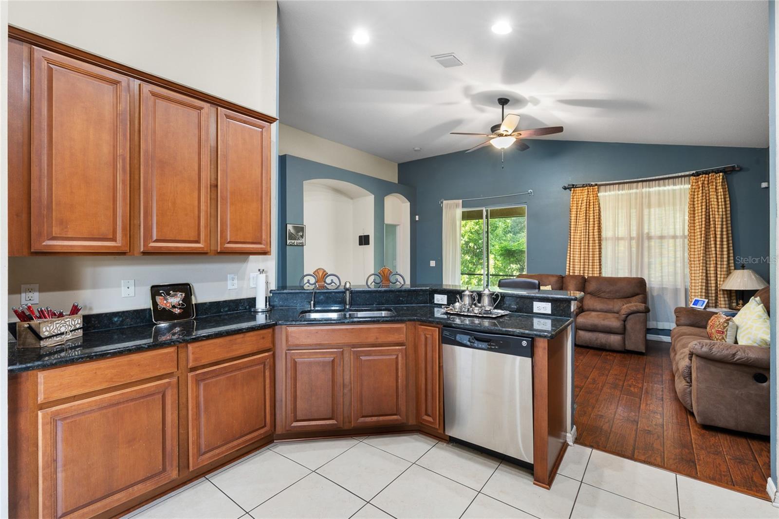 Image 12 of 49 For 10925 Rockledge View Drive