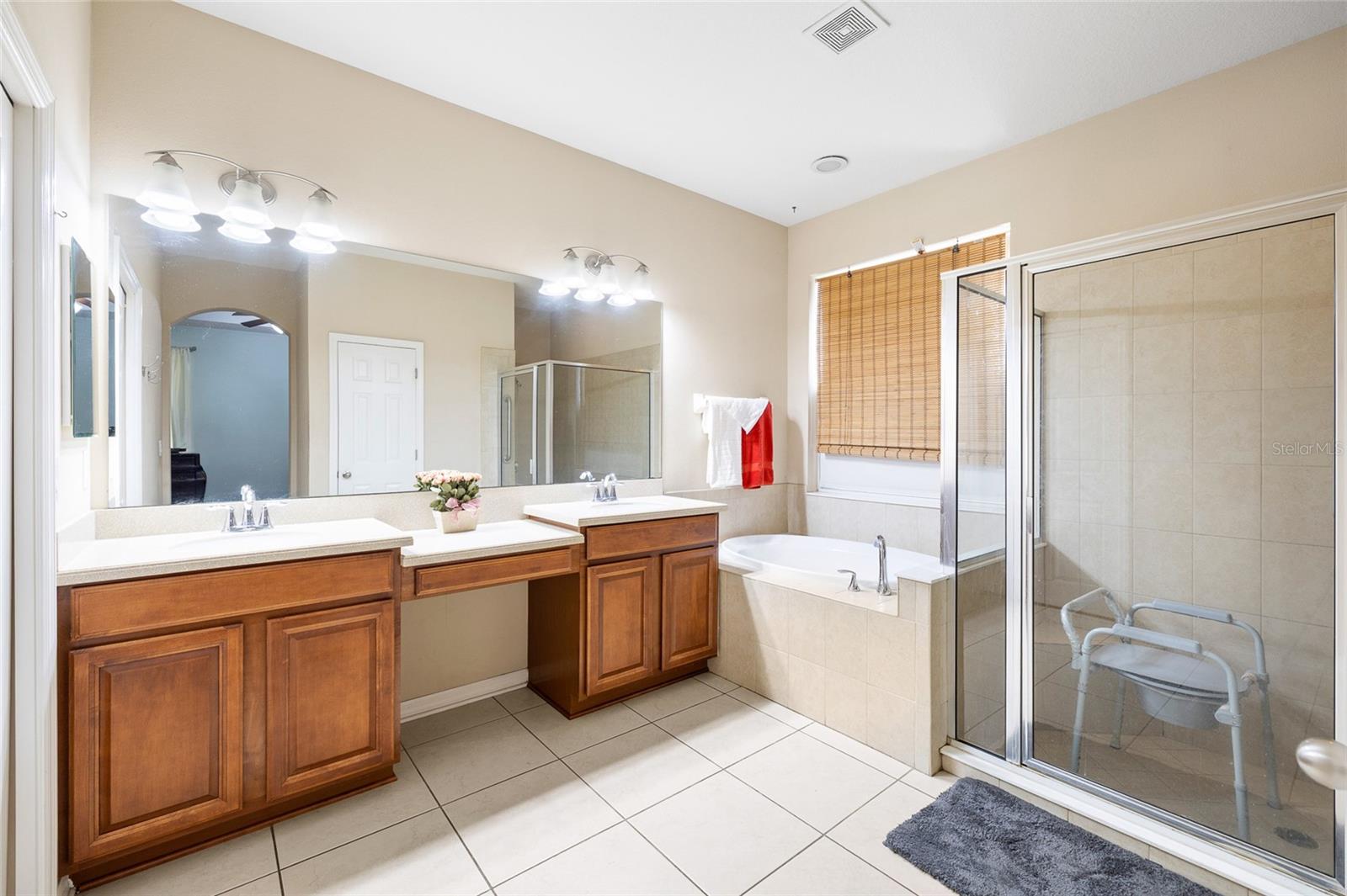 Image 30 of 49 For 10925 Rockledge View Drive