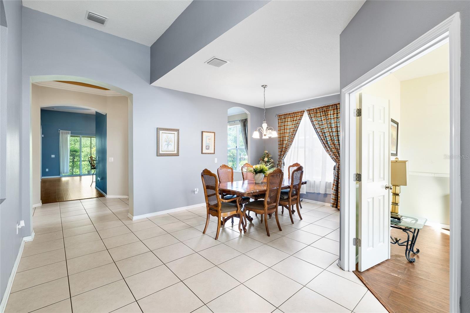 Image 4 of 49 For 10925 Rockledge View Drive