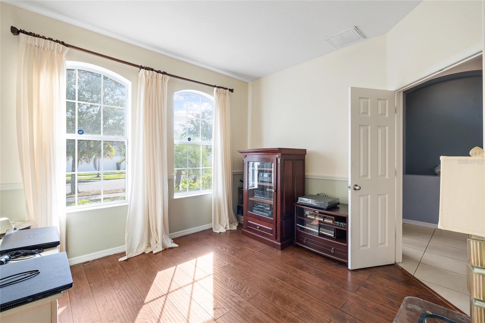 Image 7 of 49 For 10925 Rockledge View Drive