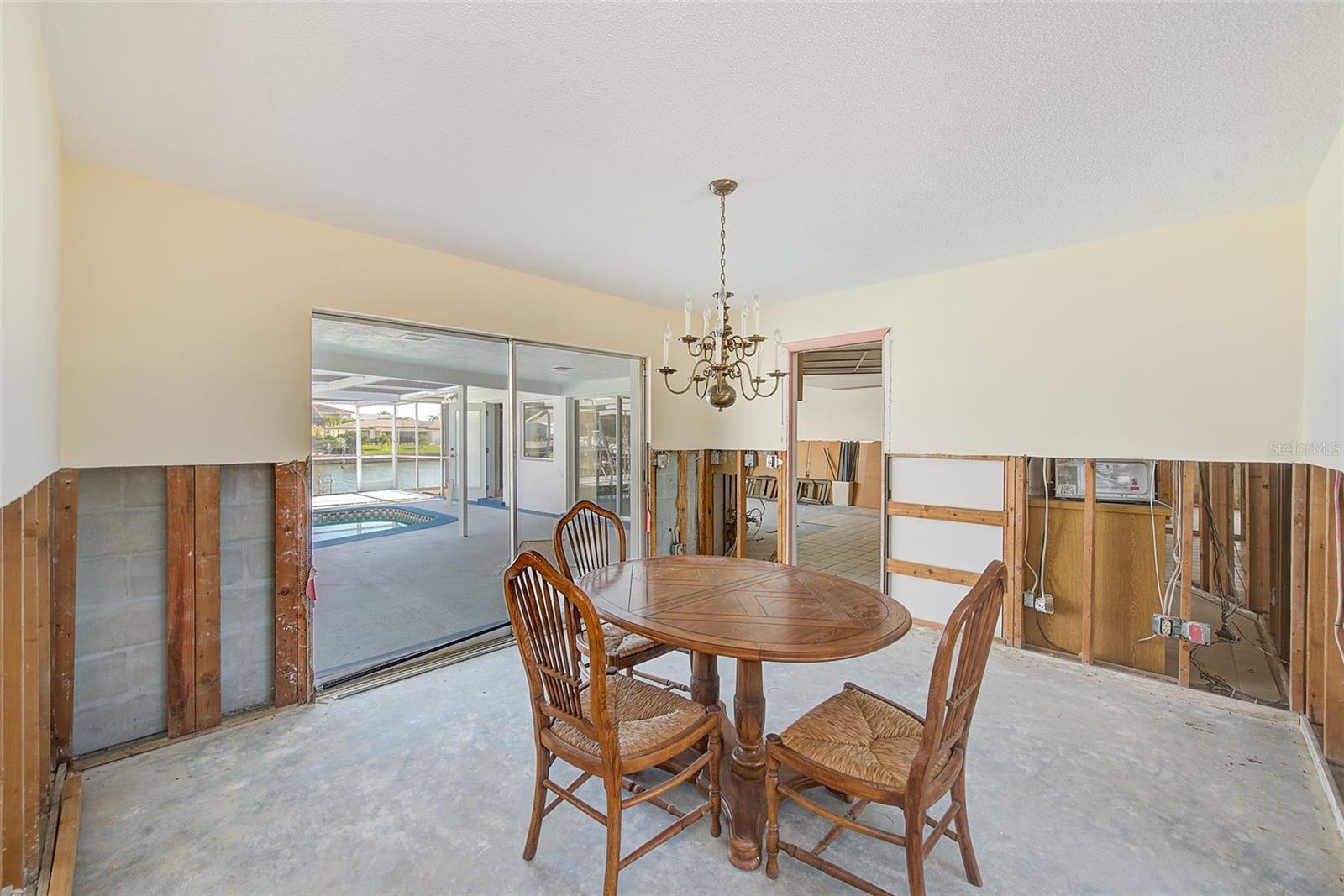 Image 11 of 74 For 767 Island Way