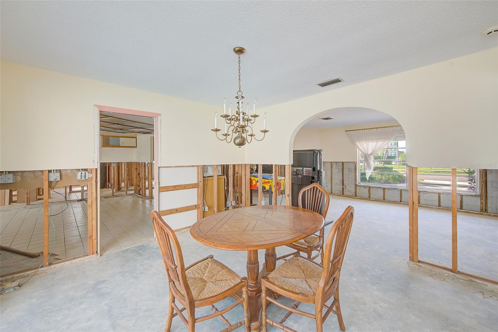 Image 12 of 74 For 767 Island Way