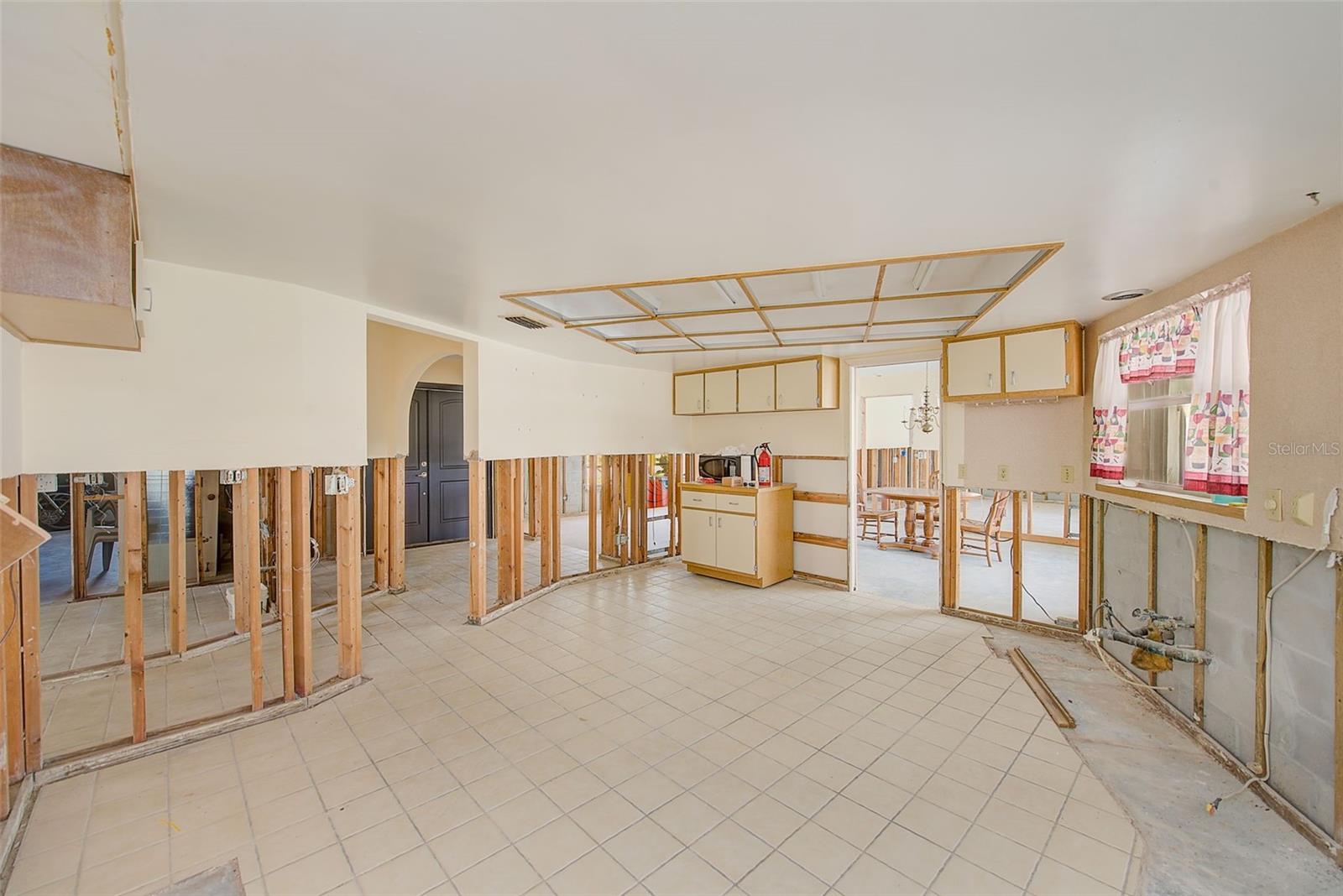 Image 13 of 74 For 767 Island Way