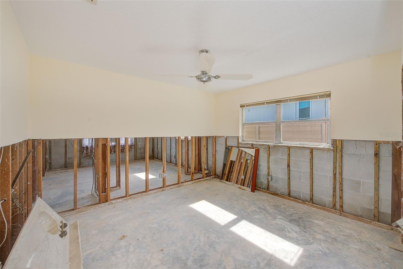 Image 24 of 74 For 767 Island Way