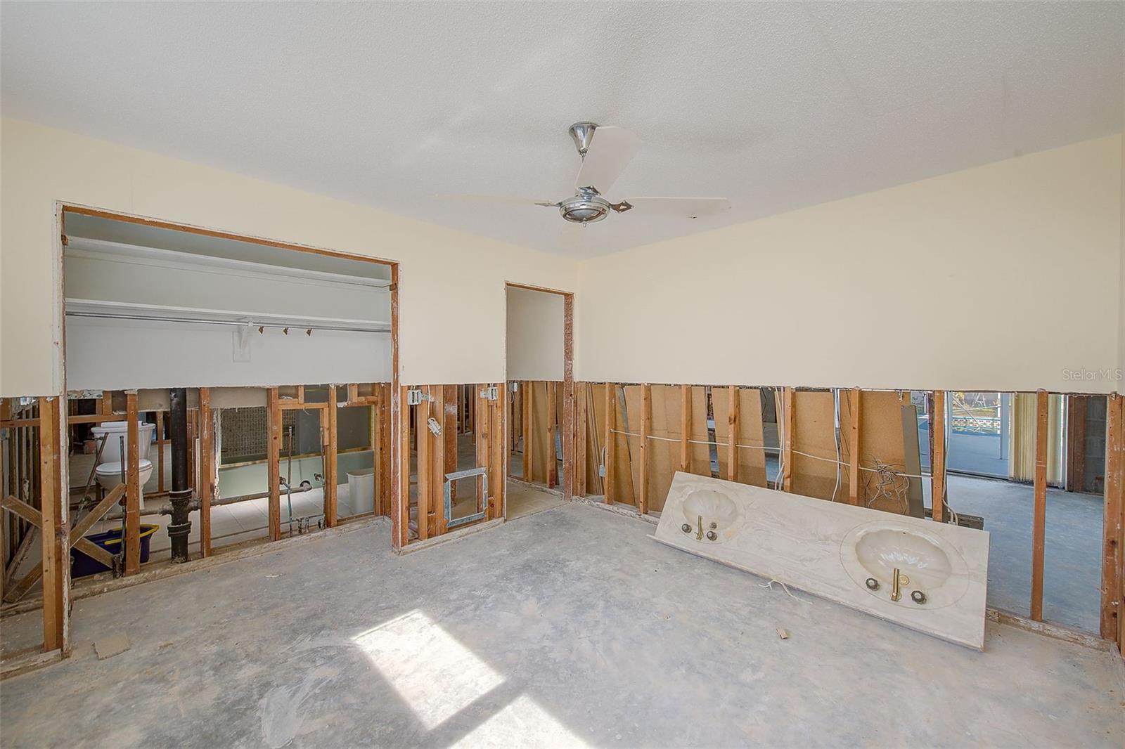 Image 25 of 74 For 767 Island Way