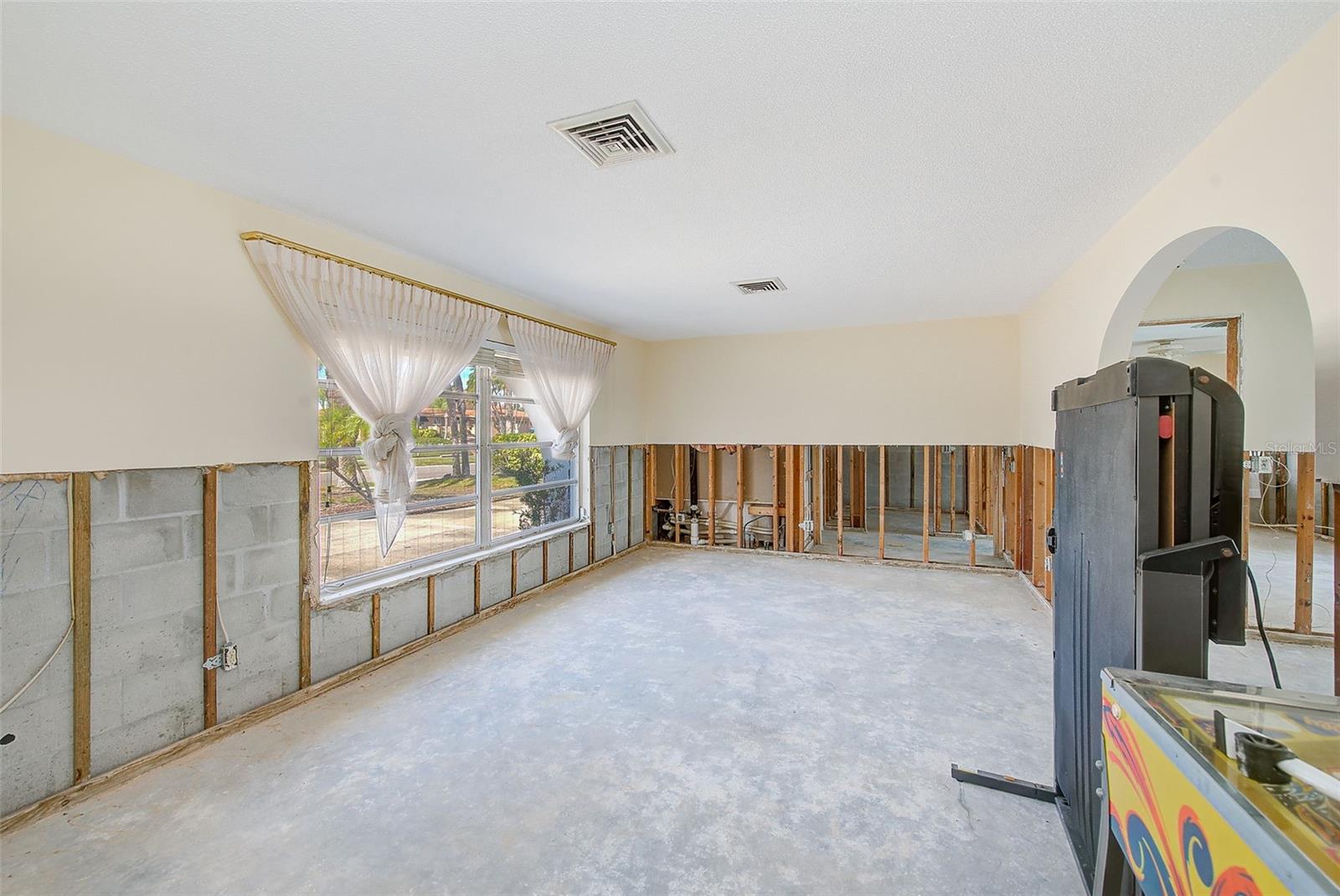 Image 8 of 74 For 767 Island Way