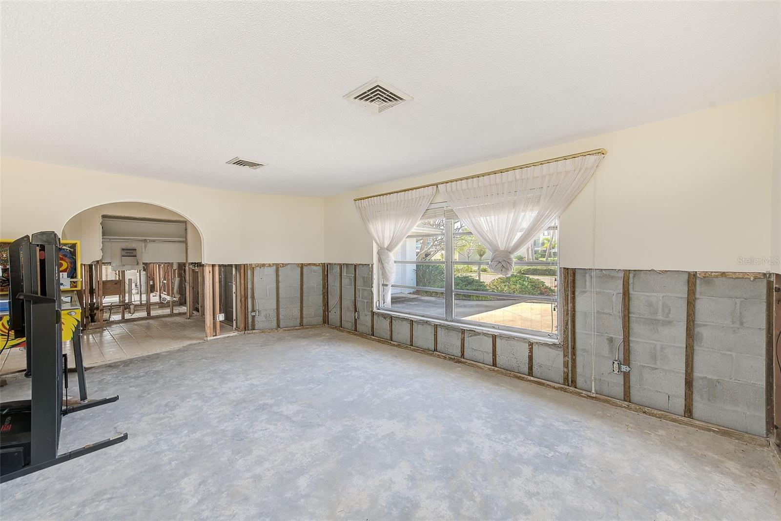 Image 9 of 74 For 767 Island Way