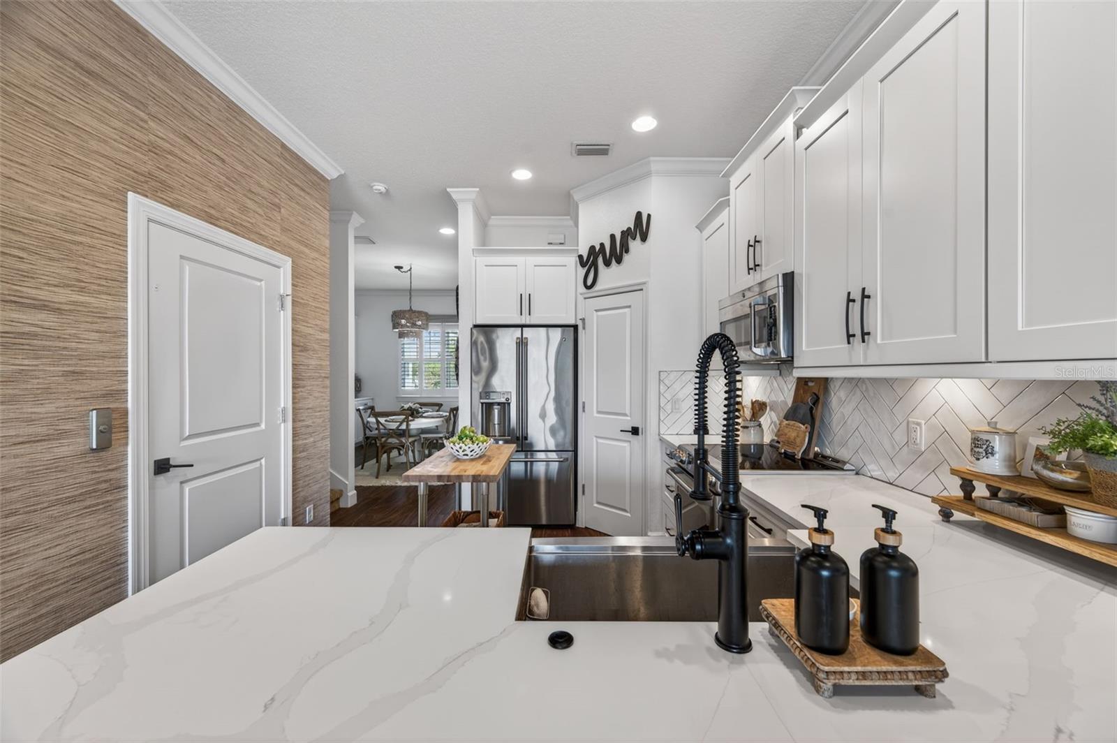 Image 11 of 76 For 6115 Anchorage Way S