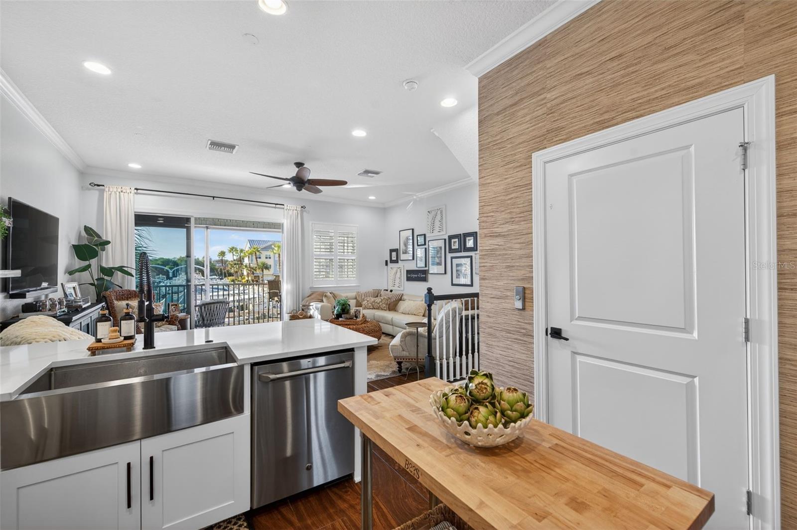 Image 12 of 76 For 6115 Anchorage Way S