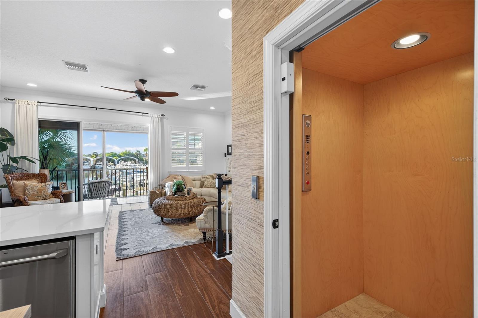 Image 14 of 76 For 6115 Anchorage Way S