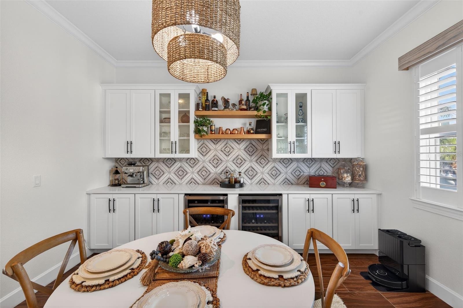 Image 17 of 76 For 6115 Anchorage Way S