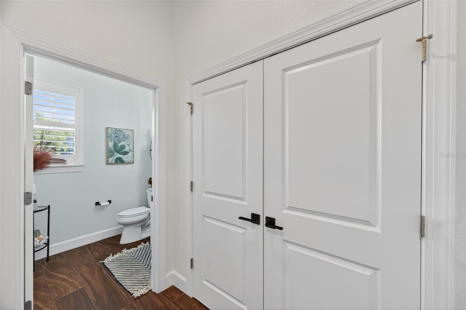 Image 18 of 76 For 6115 Anchorage Way S