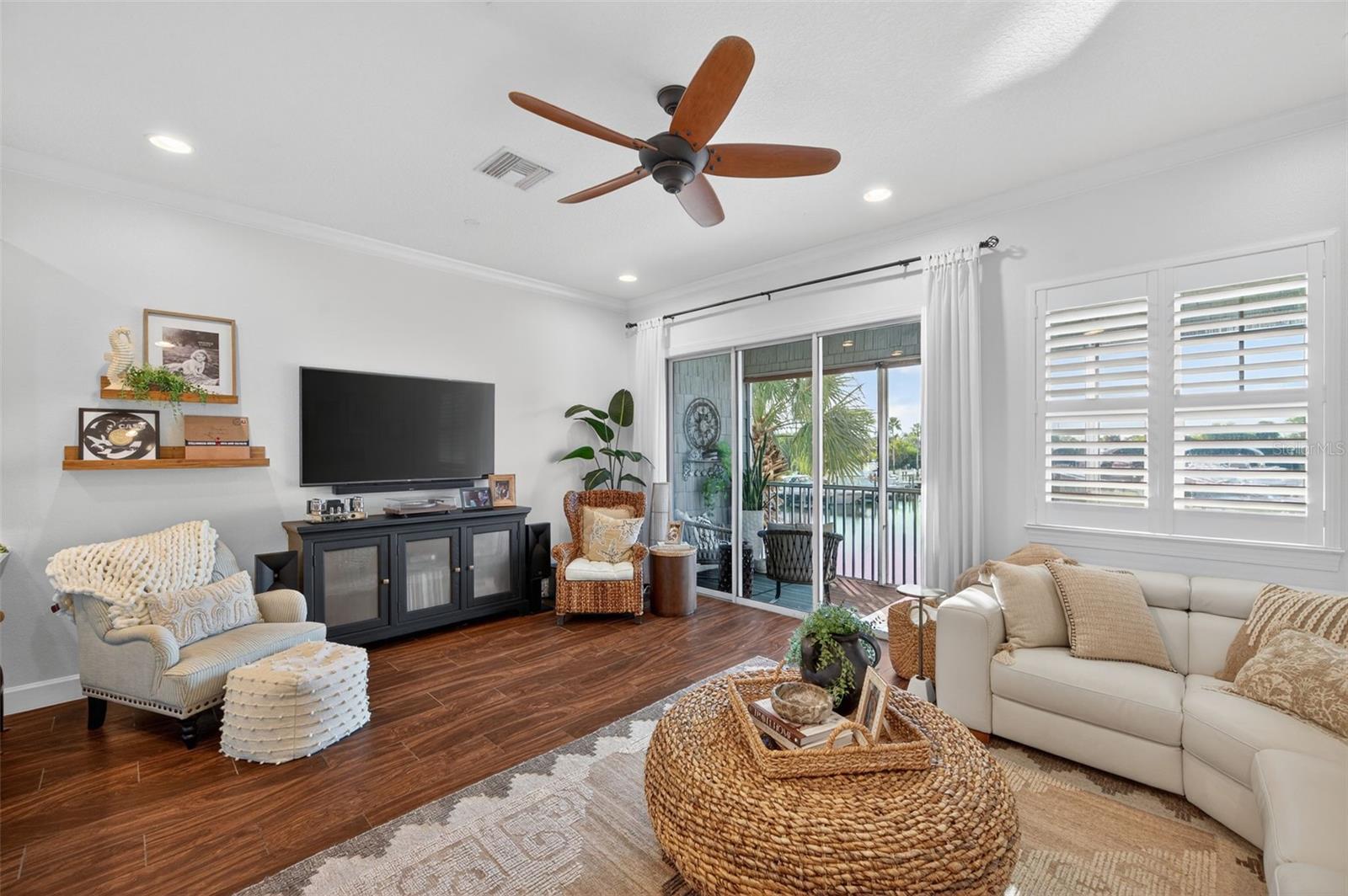 Image 26 of 76 For 6115 Anchorage Way S