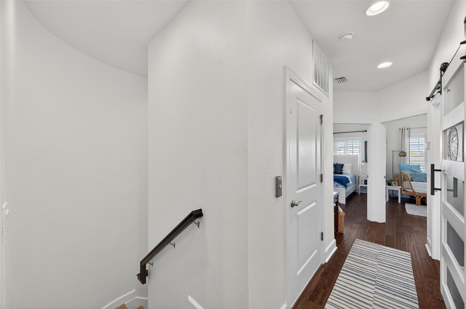 Image 27 of 76 For 6115 Anchorage Way S