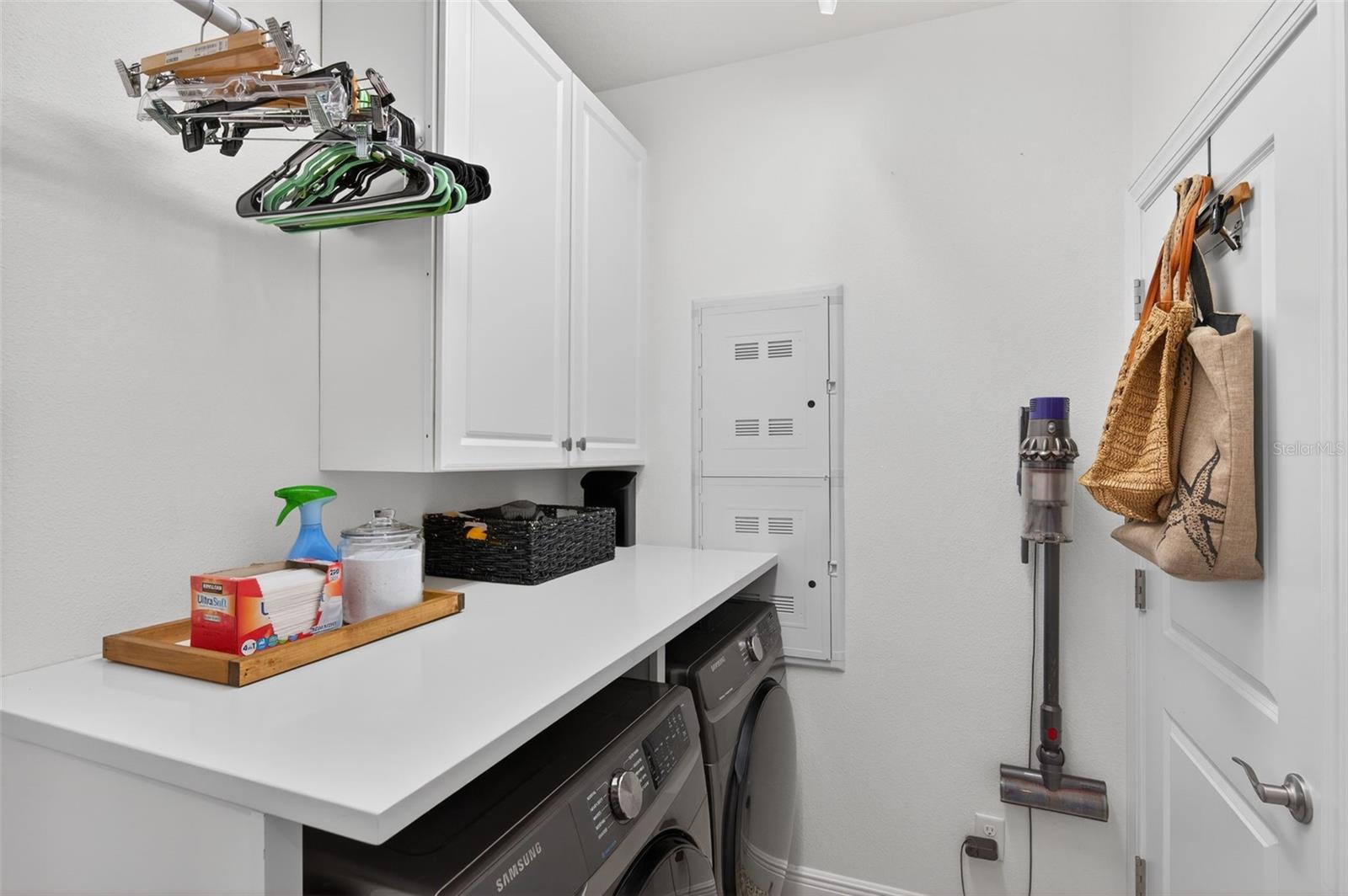 Image 39 of 76 For 6115 Anchorage Way S