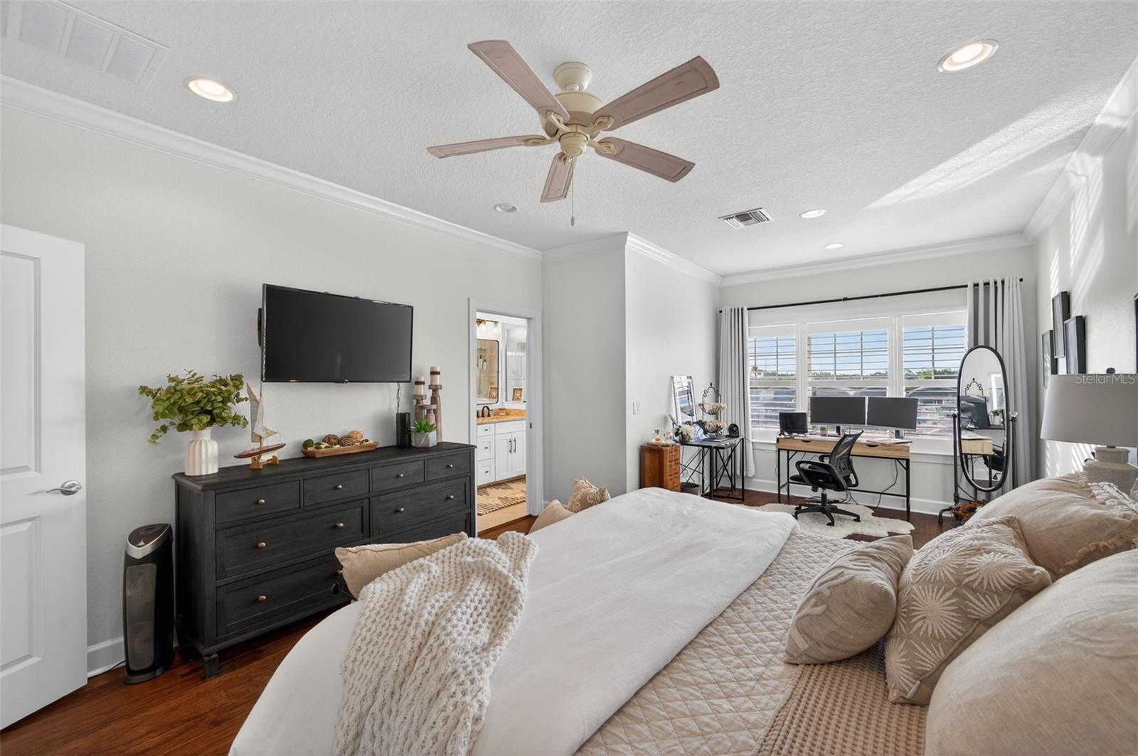 Image 42 of 76 For 6115 Anchorage Way S