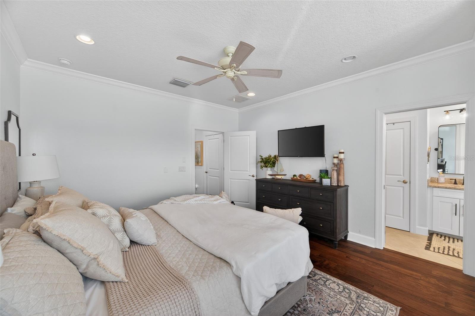 Image 44 of 76 For 6115 Anchorage Way S