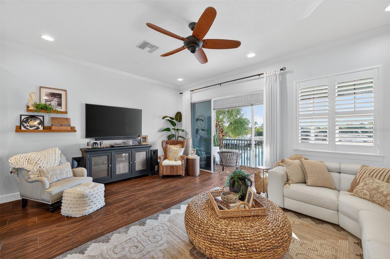 Image 9 of 76 For 6115 Anchorage Way S