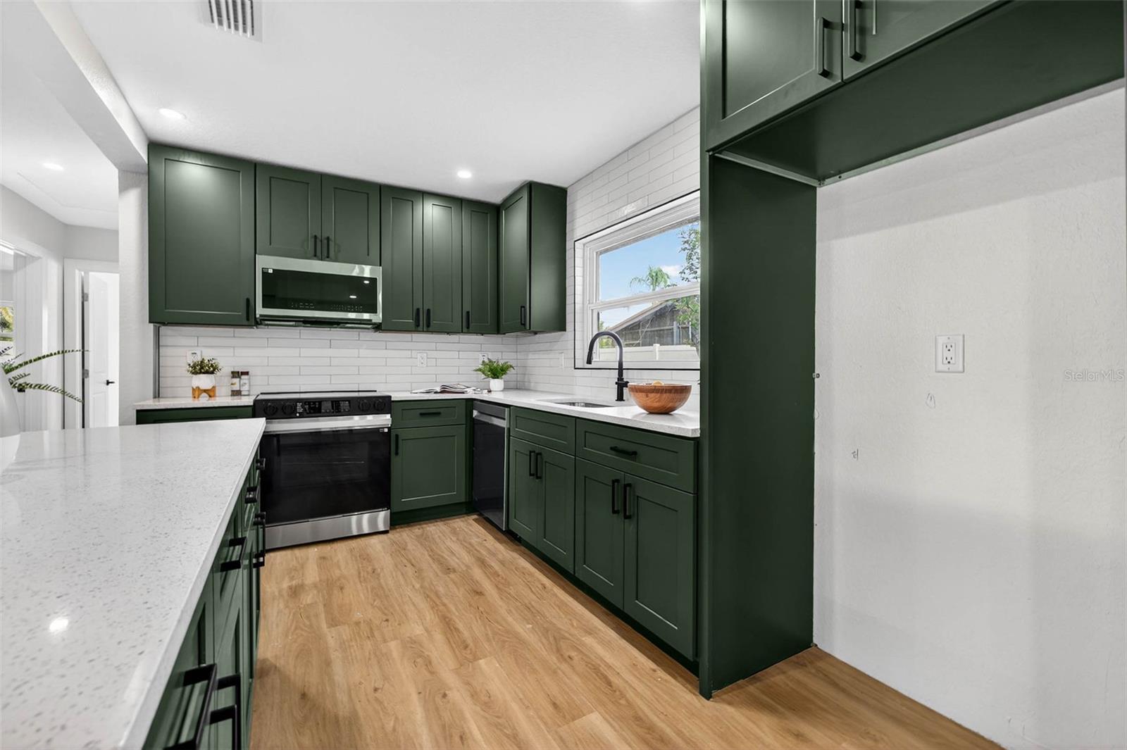 Image 10 of 31 For 4465 1st Way Ne