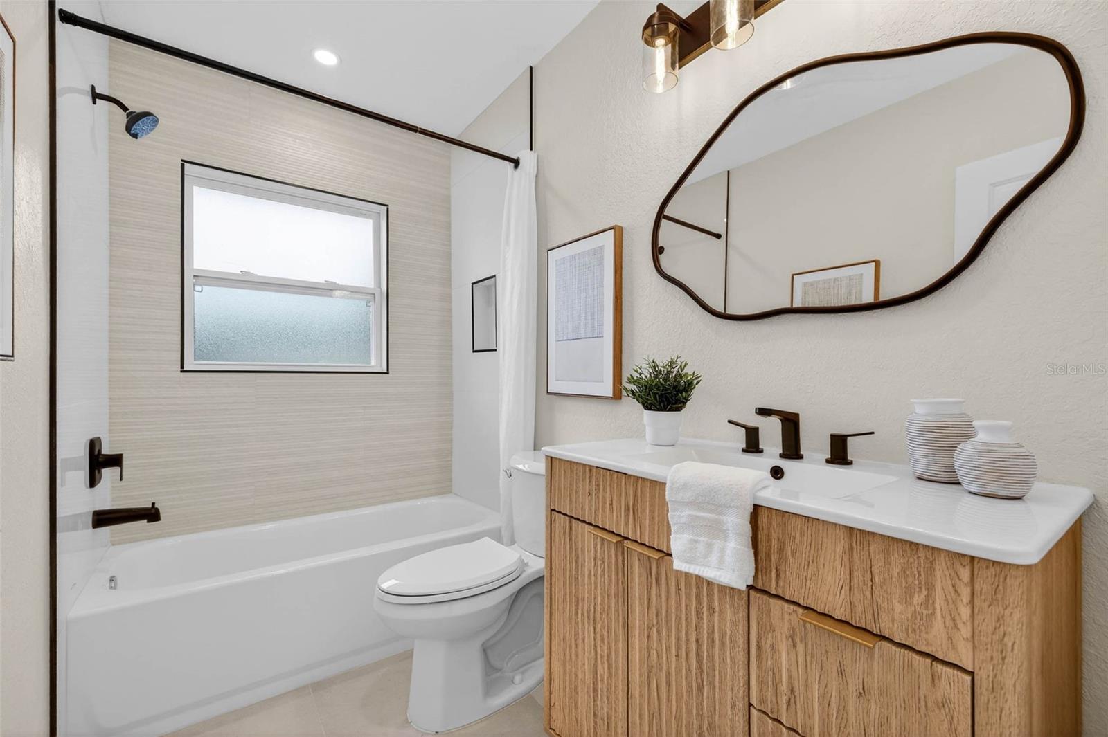 Image 17 of 31 For 4465 1st Way Ne