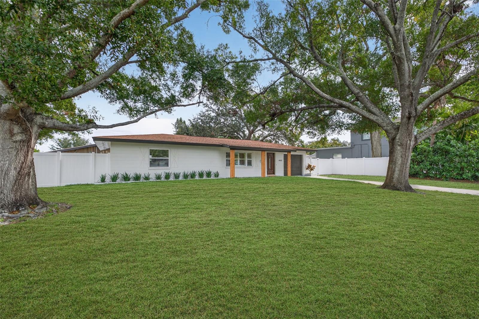 Image 2 of 31 For 4465 1st Way Ne