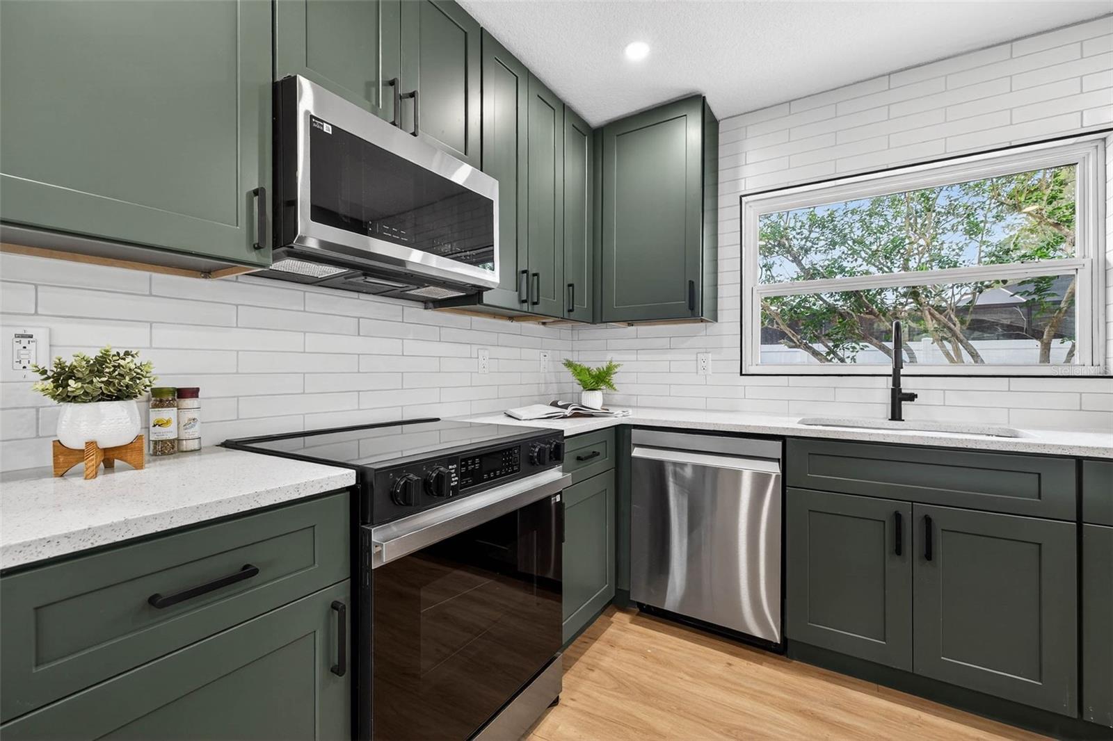 Image 9 of 31 For 4465 1st Way Ne