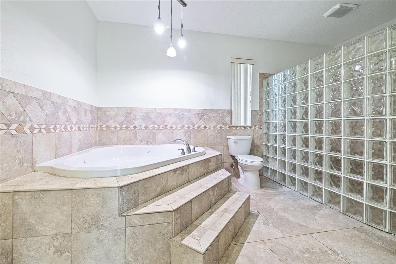 Image 14 of 24 For 113 Gladys Street A