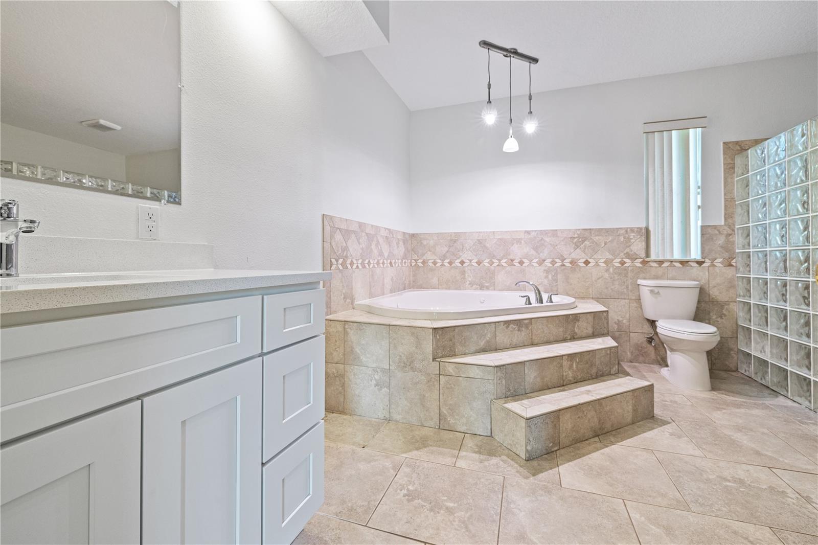 Image 15 of 24 For 113 Gladys Street A