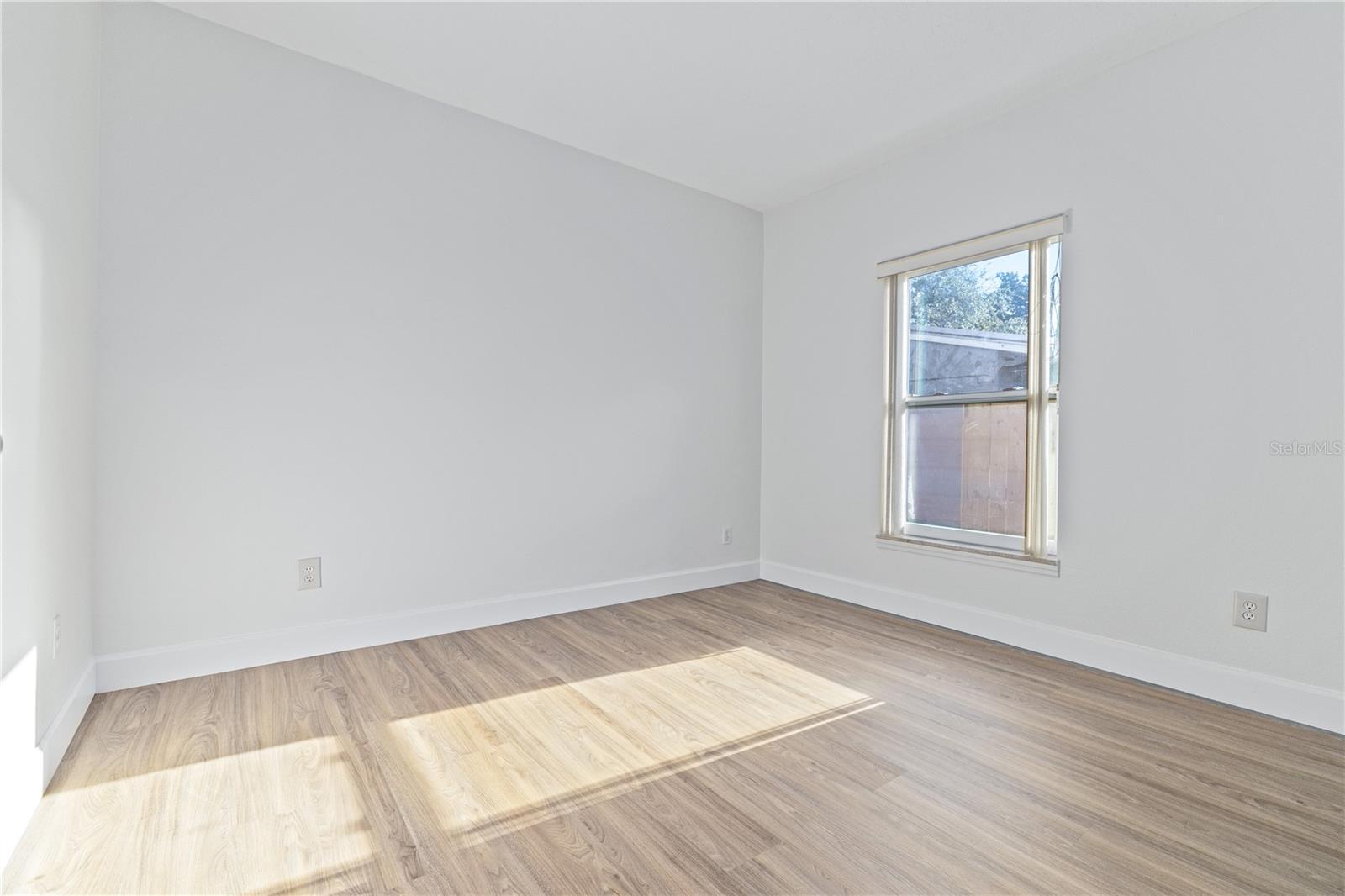 Image 21 of 24 For 113 Gladys Street A