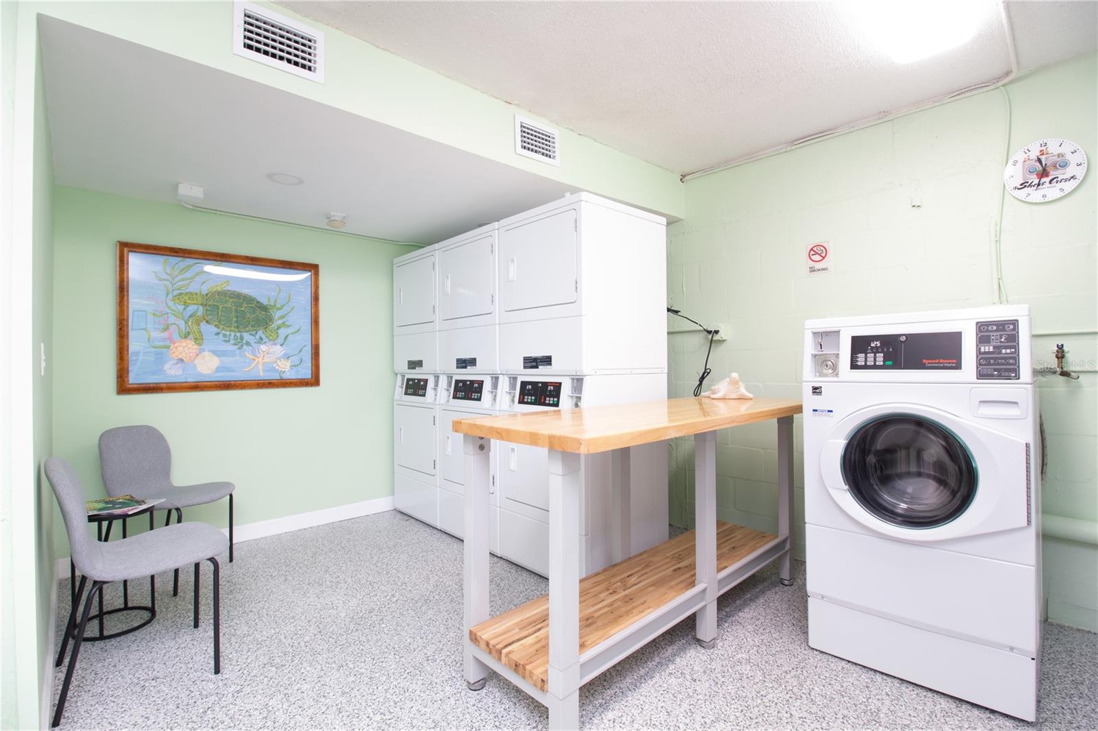 Image 19 of 45 For 1847 Shore Drive S 510