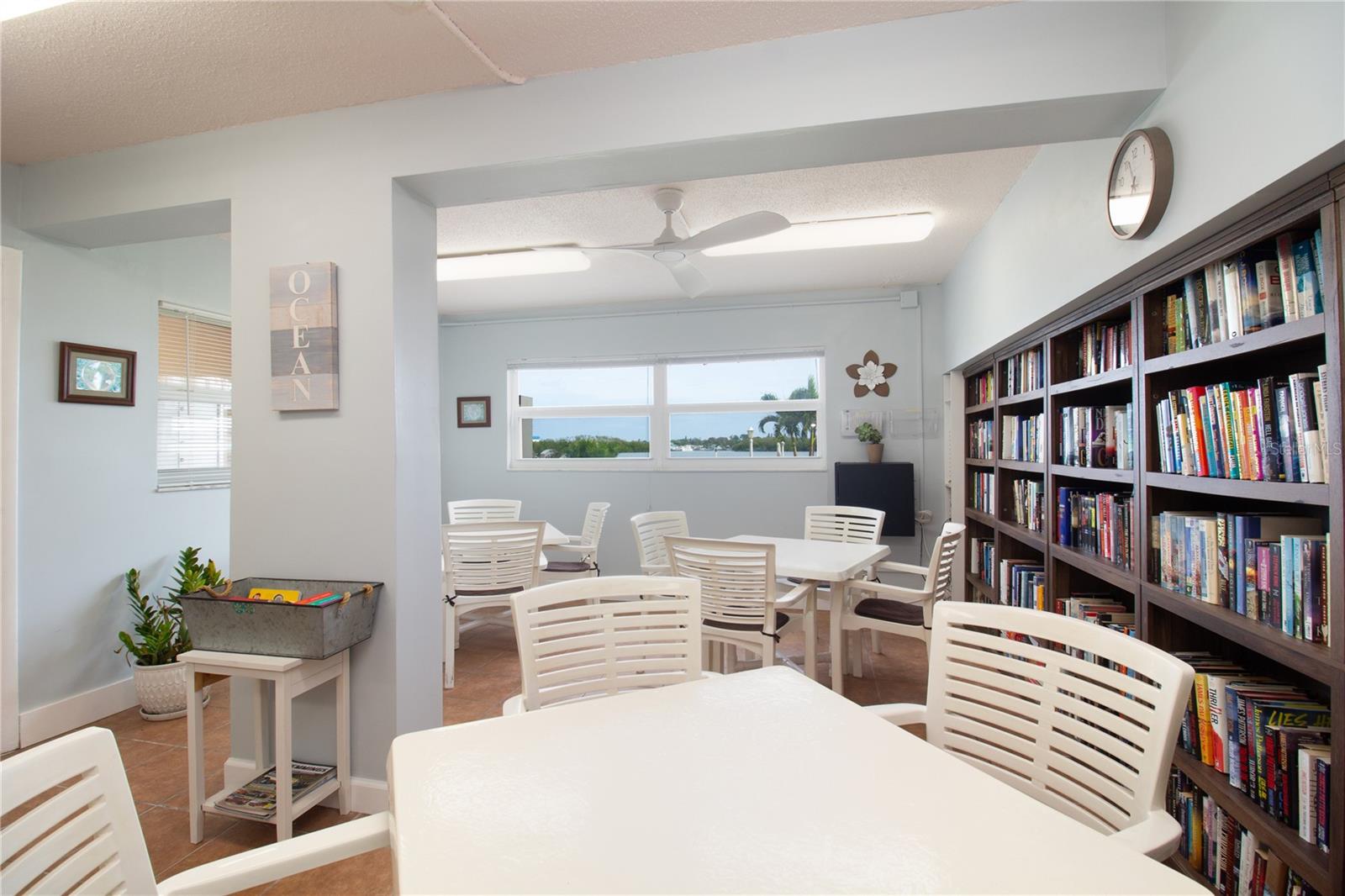 Image 21 of 45 For 1847 Shore Drive S 510