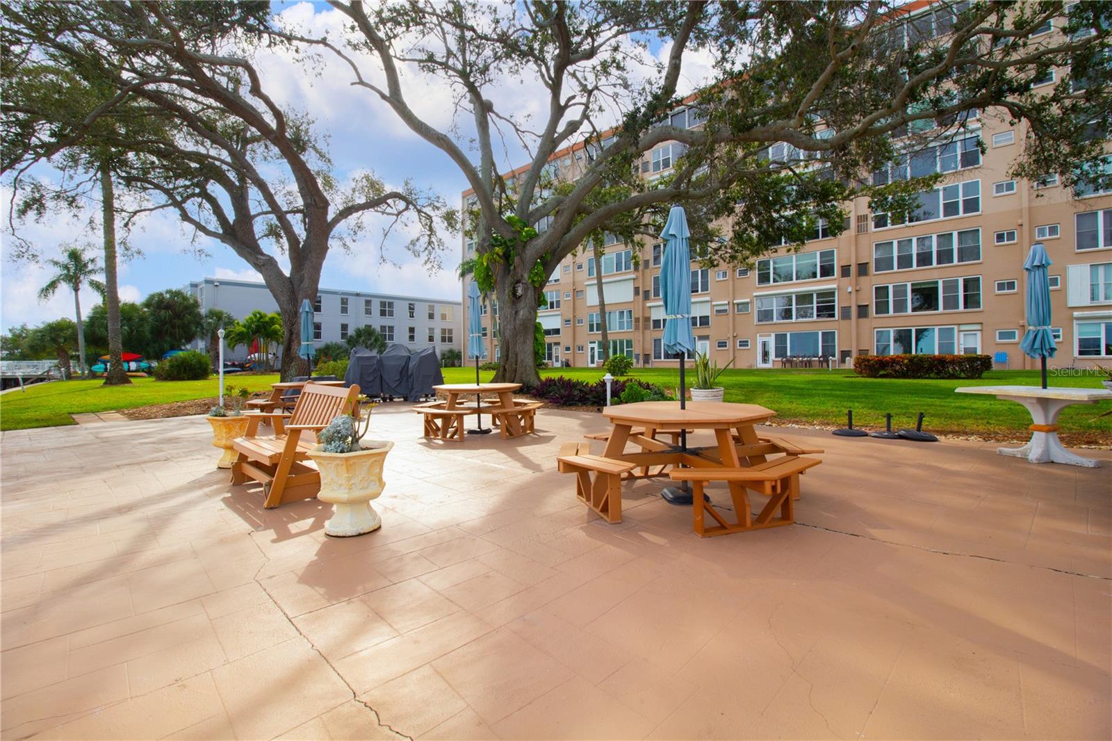 Image 24 of 45 For 1847 Shore Drive S 510