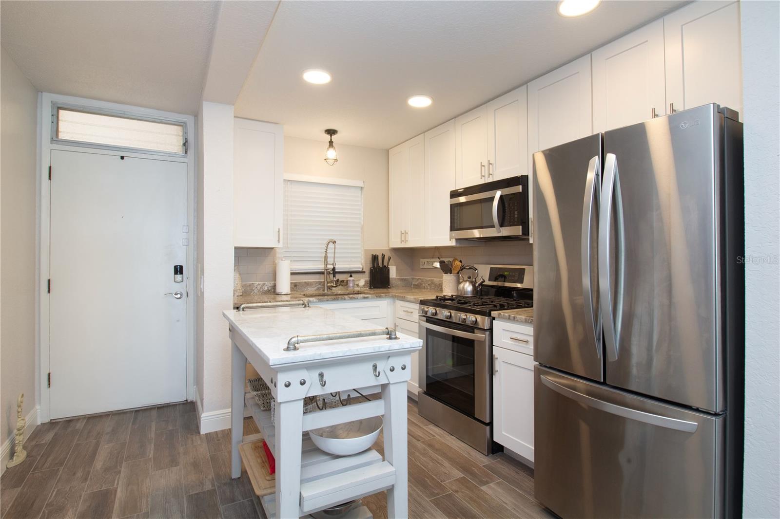 Image 3 of 45 For 1847 Shore Drive S 510