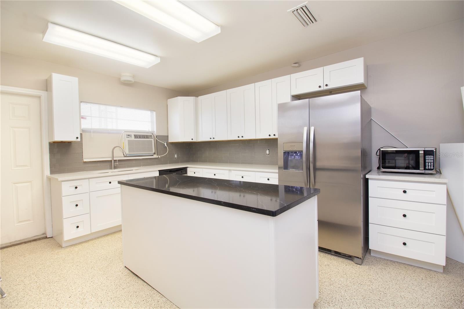 Image 30 of 45 For 1847 Shore Drive S 510